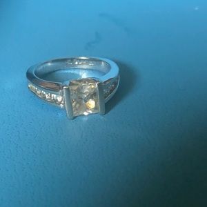 Lia Sophia crystal ring💎